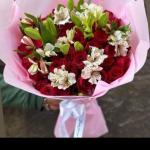 Oriental lilies and roses bouquet