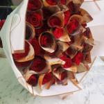 Money and red roses